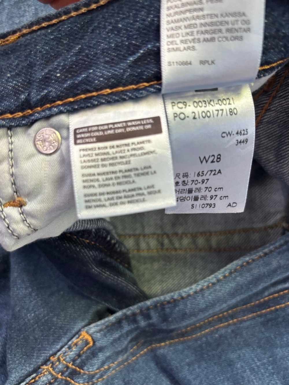 Levi's Cinch High-Rise Jean Shorts - Picture 5 of 10